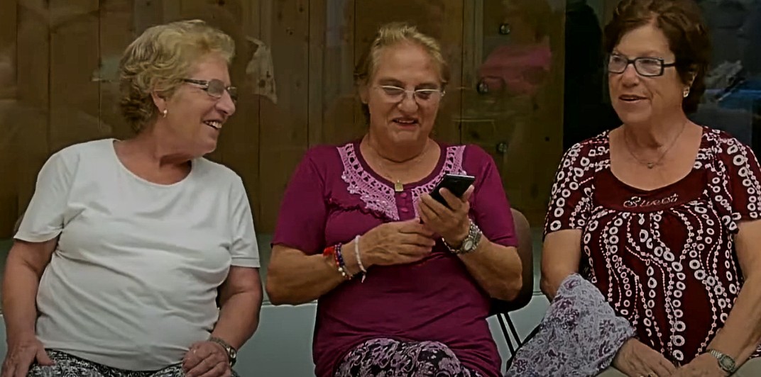 Tres de las mujeres que forman las 'Dones sàvies de Sant Cosme'